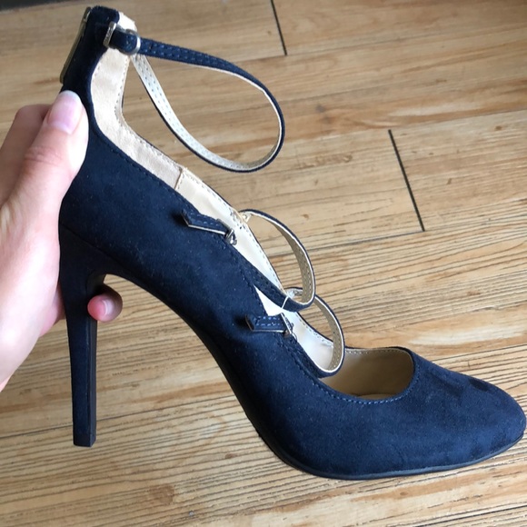 Classy heels - Picture 2 of 2